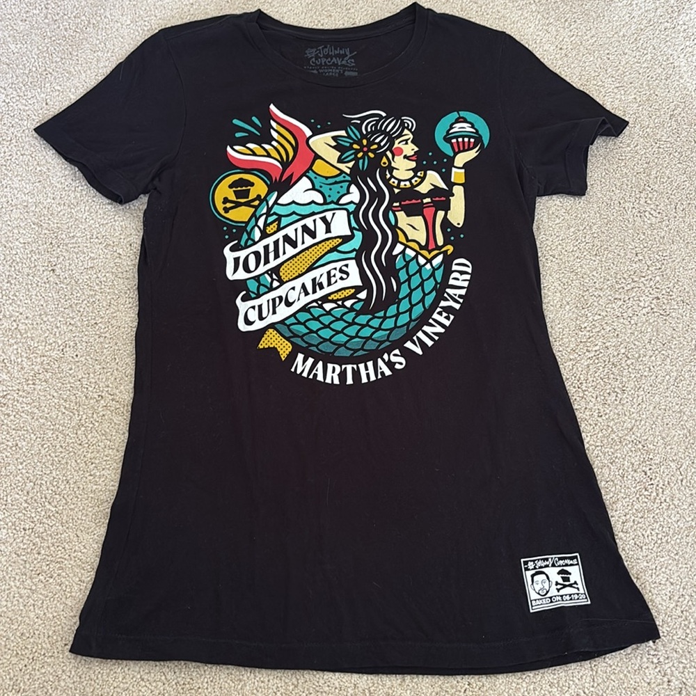 RARE Women’s Johnny Cupcakes Martha’s Vineyard Mermaid Tee T-Shirt Sz Large 2020